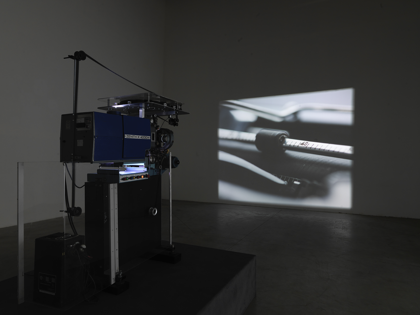 Rodney Graham. Rheinmetall/Victoria 8. 2003. Centre Pompidou (Photo André Morin) Rodney Graham. Rheinmetall/Victoria 8. 2003. Centre Pompidou (Photo André Morin)
