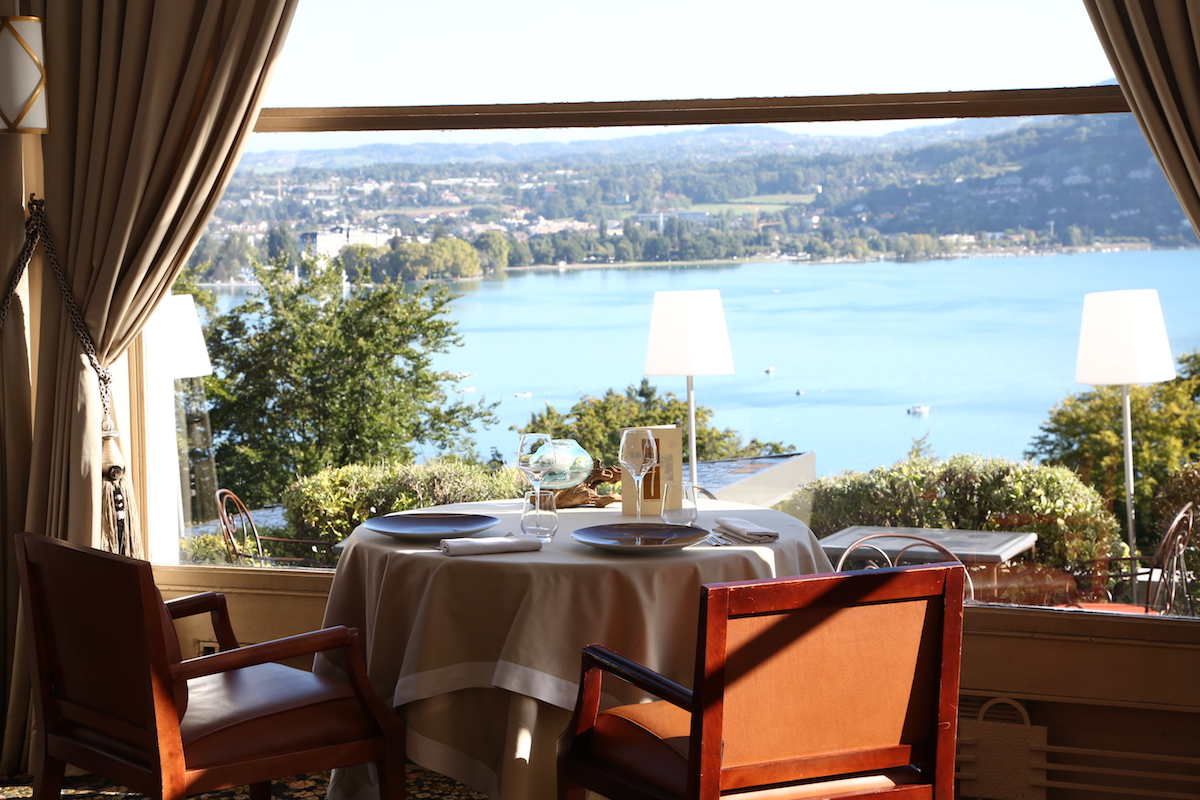 Vue du restaurant Les Trésoms Annecy ©Rassat