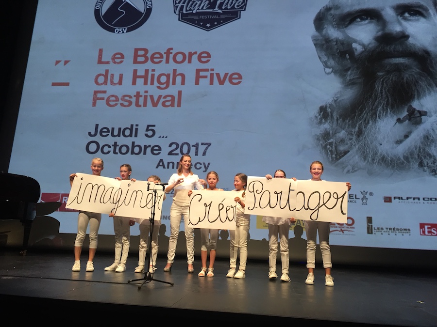 Troupe de jeune chanteuse acapella