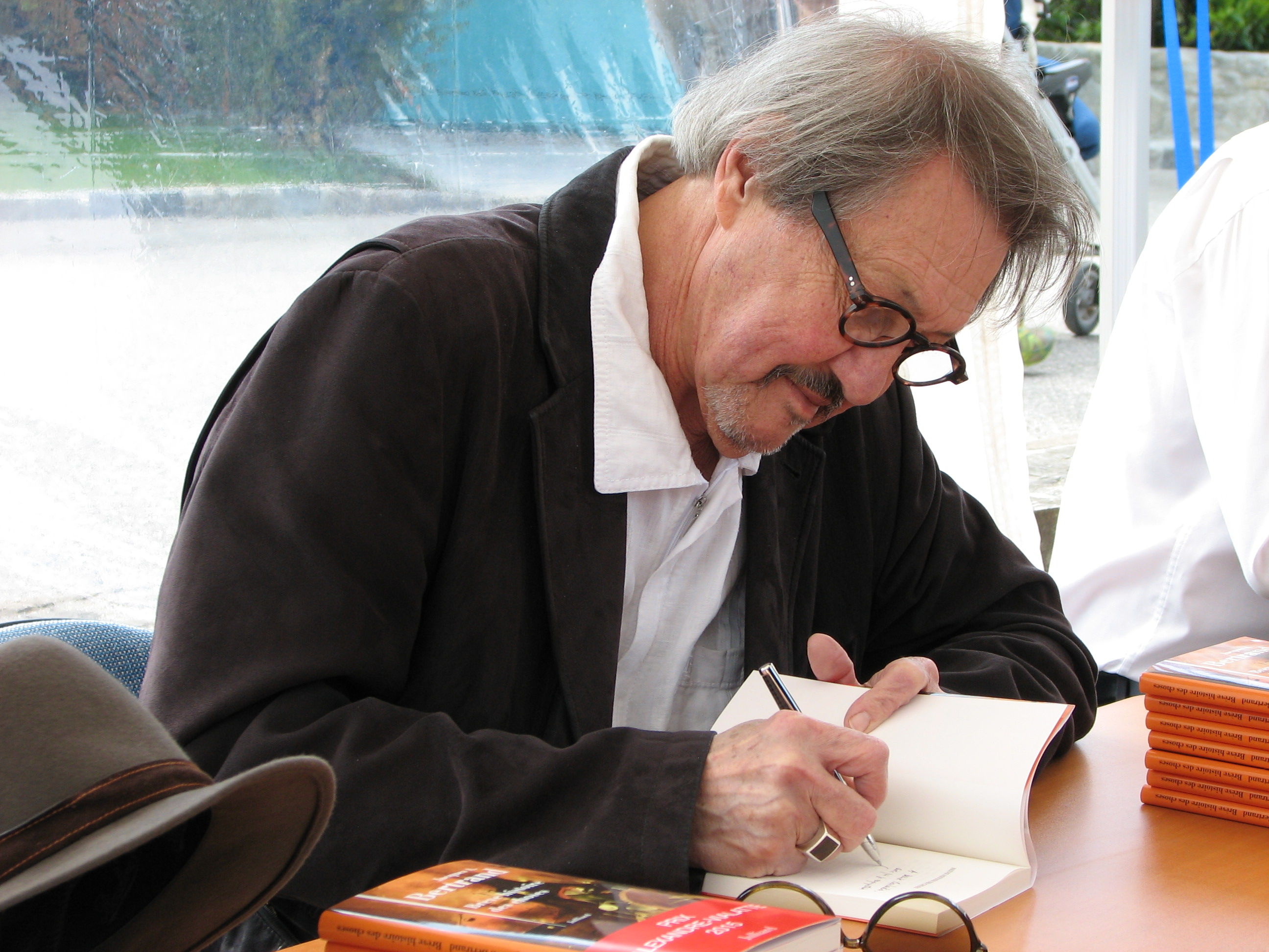 Jacques A. Bertrand à la Fête du Livre de Talloires Jacques A. Bertrand à la Fête du Livre de Talloires