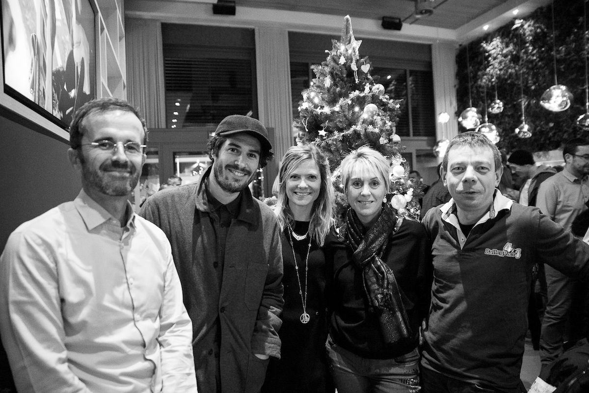 De gauche à droite :  Mathieu Herrou (Directeur général ROCHEXPO), Gaylord Pedretti (Like That), Julie (Directrice Like This), Monsieur et Madame Éric Balleydier (concessionnaire ISUZU)