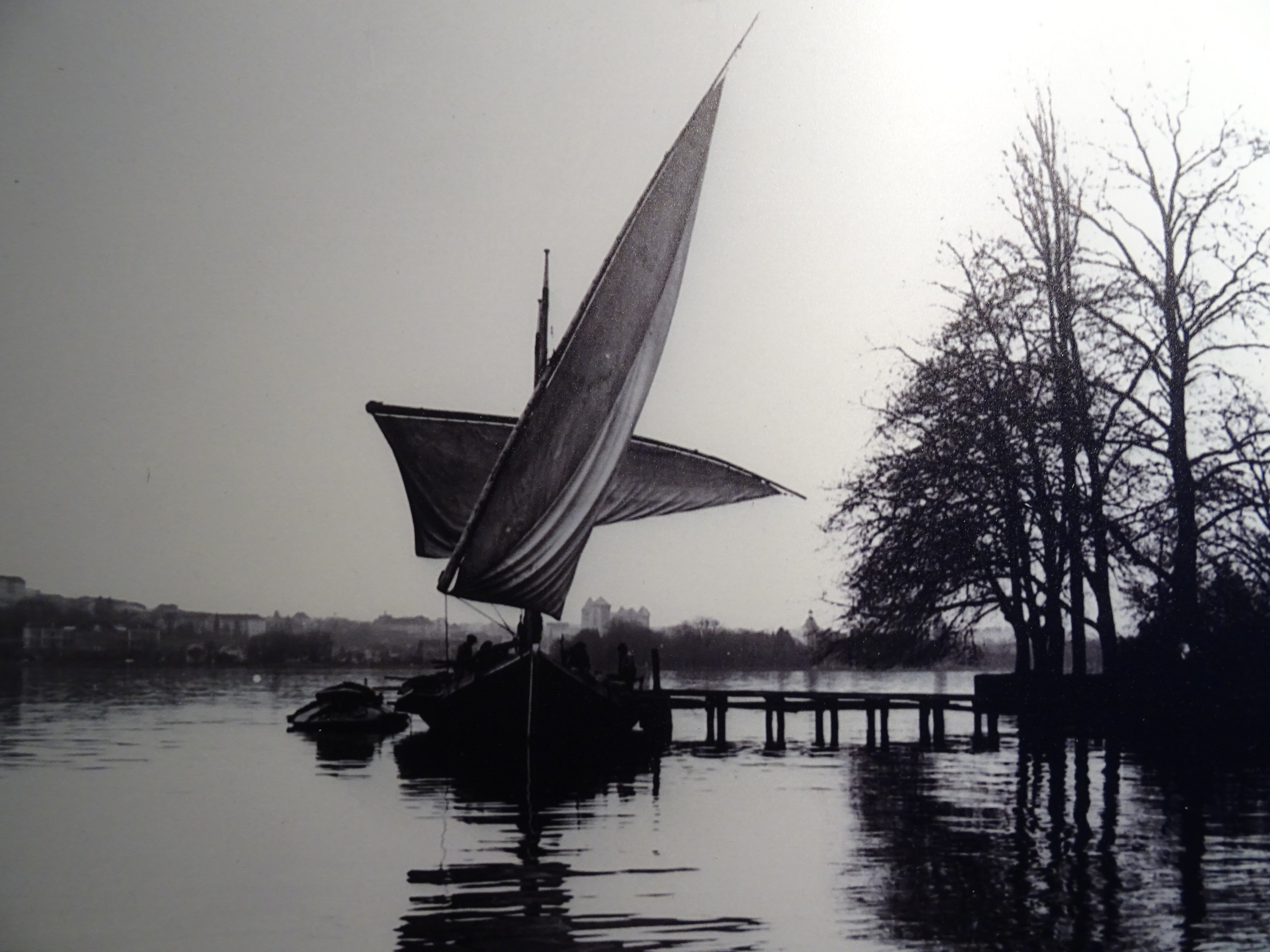 L'Espérance II amarrée à la pointe d'Albigny