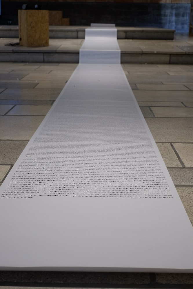 Quand le texte envahit l'espace physique et mental. Photo © Curiox Centre d'Art et de Rencontres. Ugine Quand le texte envahit l'espace physique et mental. Photo © Curiox Centre d'Art et de Rencontres. Ugine