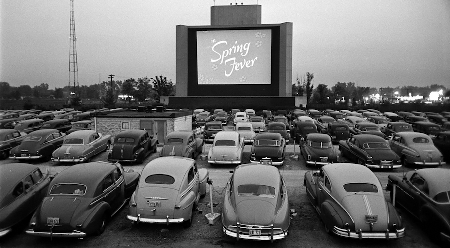 Un cinéma en plein air version drive-in vintage ©DR Un cinéma en plein air version drive-in vintage ©DR
