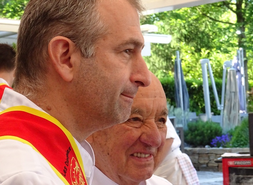 Yoann Conte avec Michel Rochdy, il y a quelques mois, côté jardin ©Paul Rassat