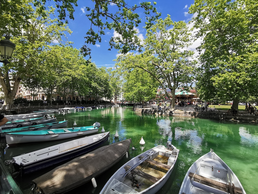 Annecy, ses barques et le manège Dufaux dit "Manège du Paquier" ©DR Annecy, ses barques et le manège Dufaux dit "Manège du Paquier" ©DR