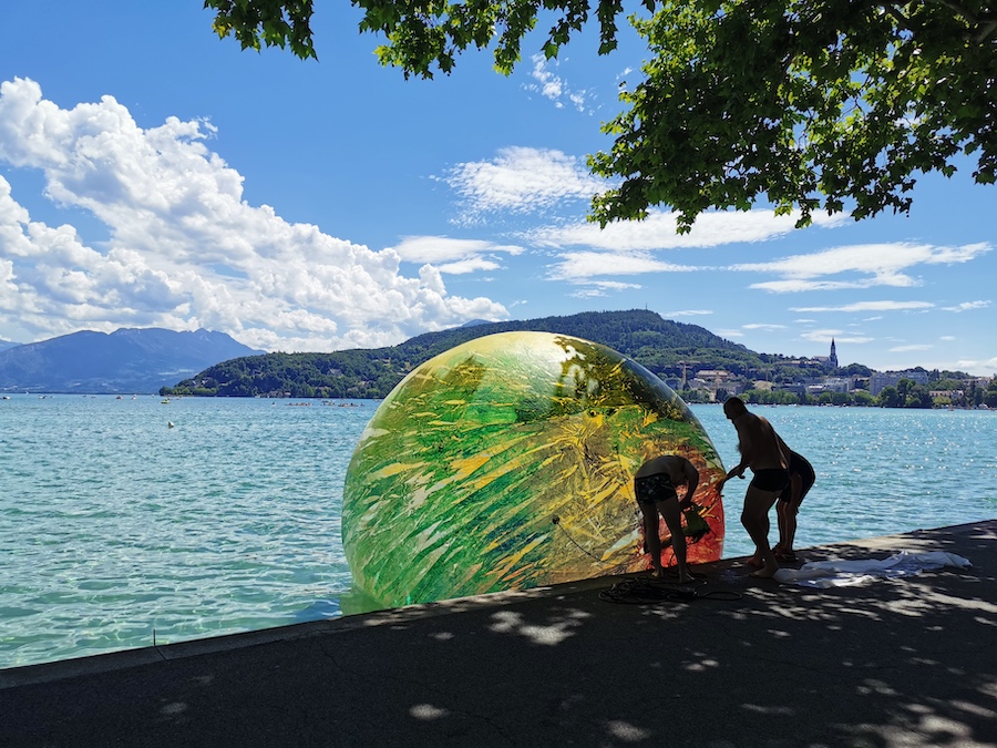 Installation des oeuvres pour Annecy Paysages 2020 ©Move-On Magazine