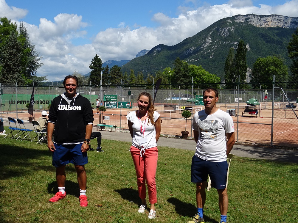 La "cheville ouvrière" du tournoi. Kevin Botti, entraîneur d'Annecy Tennis, Mauren Amélie, secrétaire du club, Wilfried Picque, bénévole. ©Paul Rassat