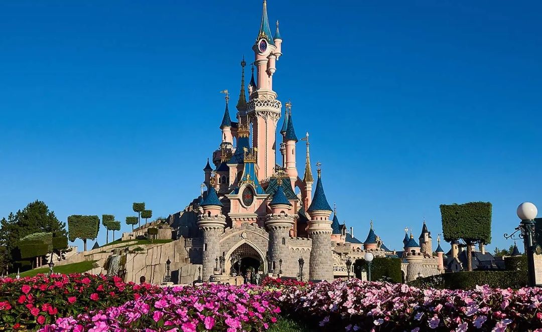 Le château de la belle au bois dormant est l'élément important du parc © Disneyland Paris