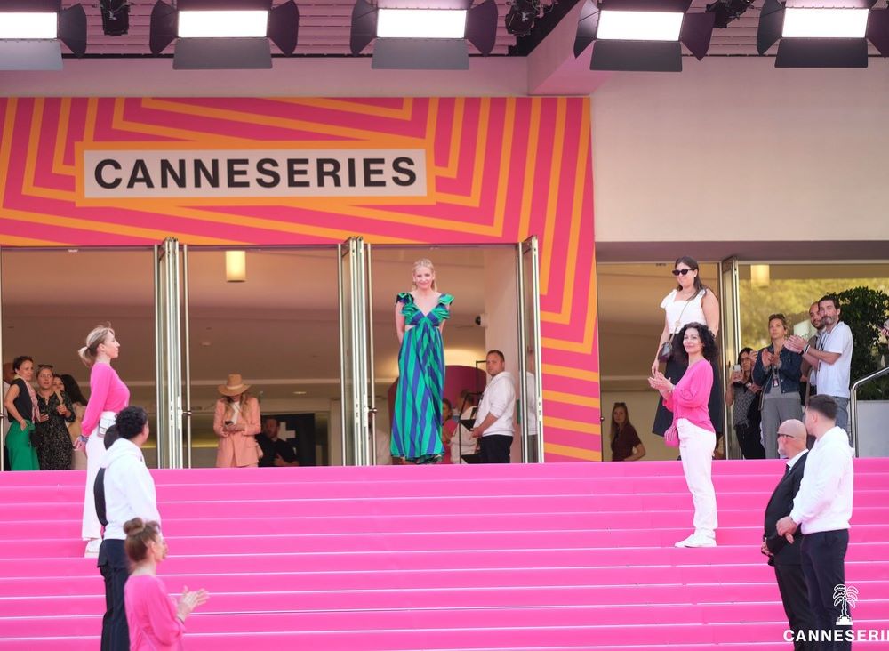 Le fameux tapis rose, représentatif de canneseries © Camille Fermon, Mathilde Audoire, Olivier Vigerie