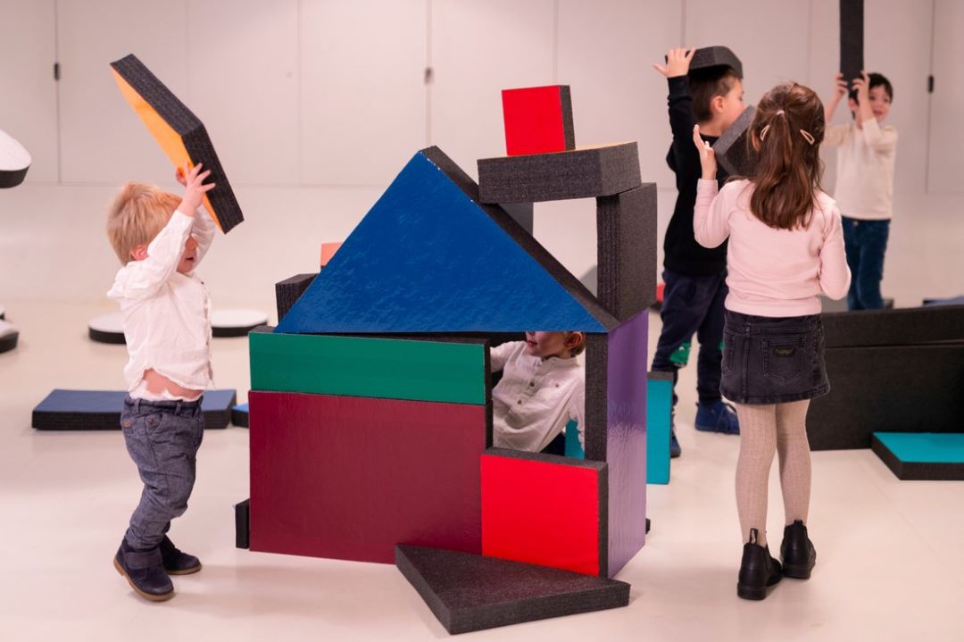 L'atelier des enfants © Philippe Savoir, centre Pompidou