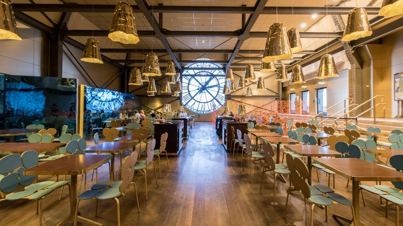 Le café Campana permet d'admirer la vue et les horloges © Julien Mouffron-Gardner/ musée d'Orsay Le café Campana permet d'admirer la vue et les horloges © Julien Mouffron-Gardner/ musée d'Orsay