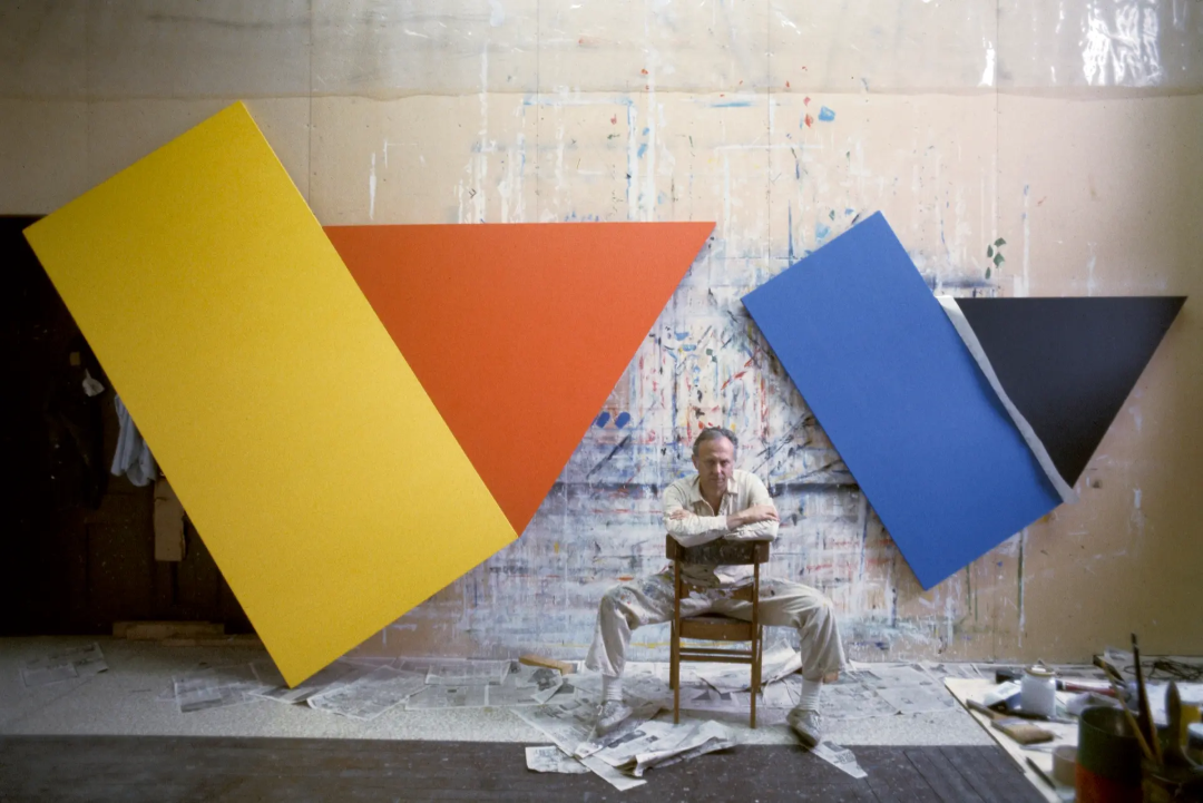 la Fondation Louis Vuitton accueille une exposition consacrée à l'artiste américain Ellsworth Kelly, un bon moyen pour le découvrir © Fondation Louis Vuitton