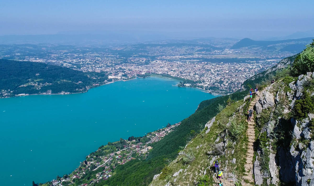 Vue sur le Lac et l'agglomération d'Annecy du Mt Veyrier © wooloomooloo Vue sur le Lac et l'agglomération d'Annecy du Mt Veyrier © wooloomooloo