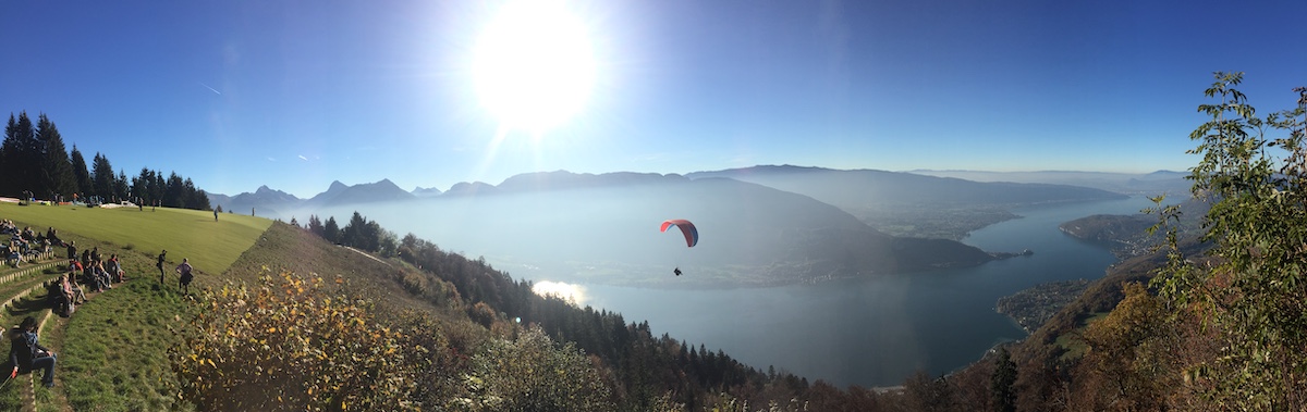 Parapente depuis le col de la Forclaz © Damien Tiberio Parapente depuis le col de la Forclaz © Damien Tiberio