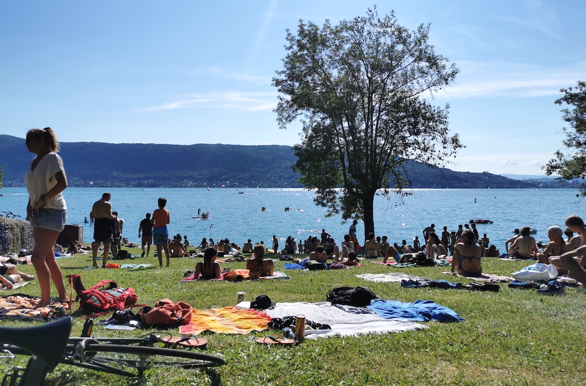 Plage de veyrier - Lac d'Annecy @ Move-On Magazine Plage de veyrier - Lac d'Annecy @ Move-On Magazine