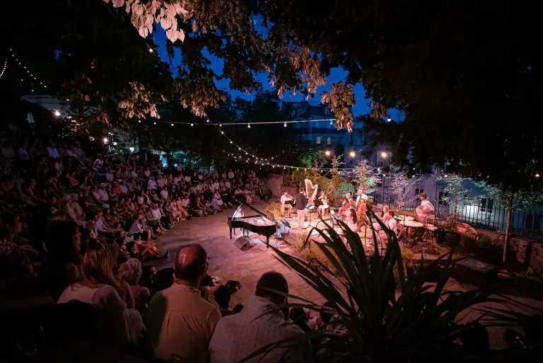C'est l'occasion de découvrir la musique classique en profitant des chaudes nuits d'été ©Arènes Lyriques C'est l'occasion de découvrir la musique classique en profitant des chaudes nuits d'été ©Arènes Lyriques