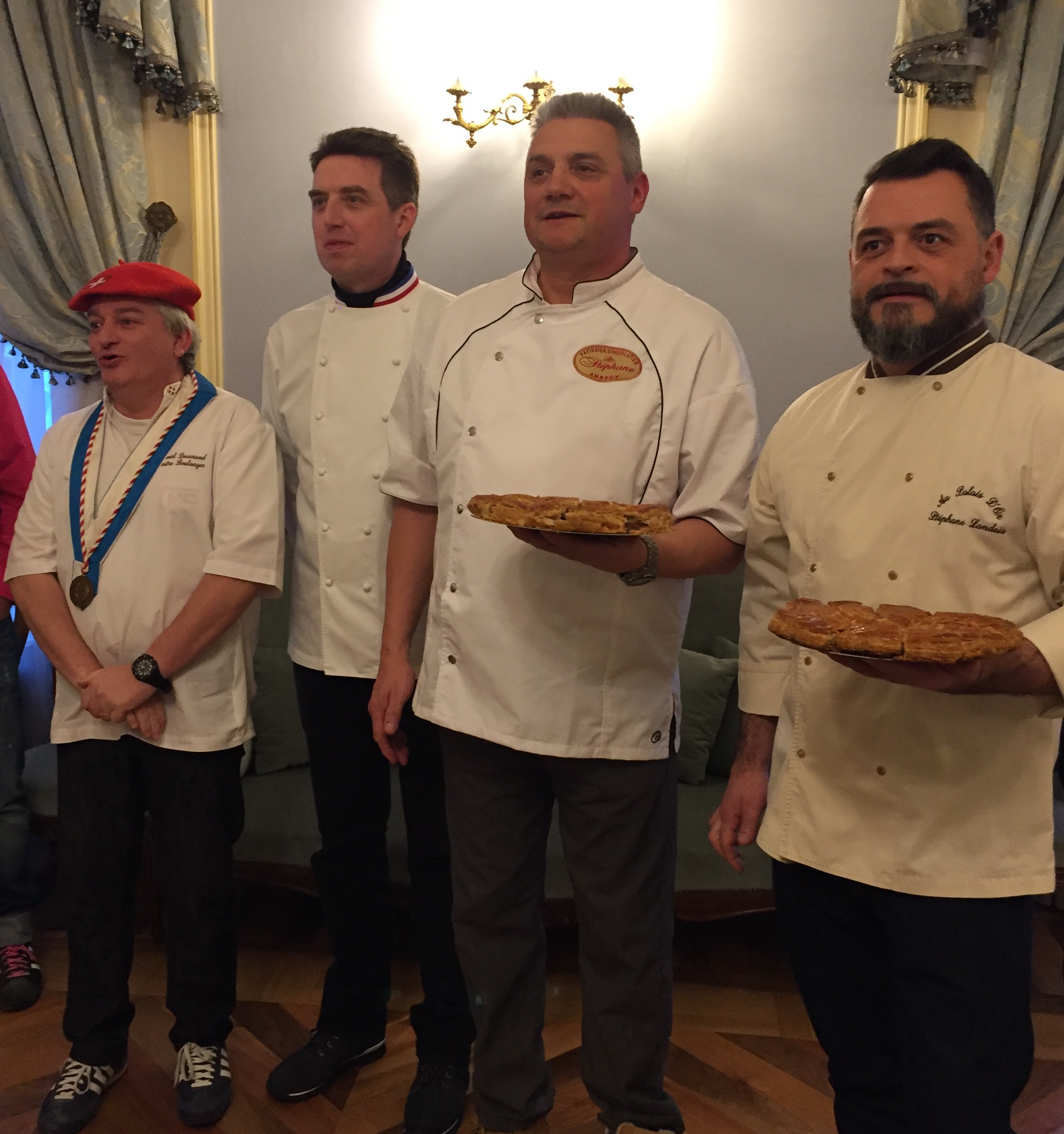 La galette des rois avec les rois de la galette des Savoie ©Damien Tiberio