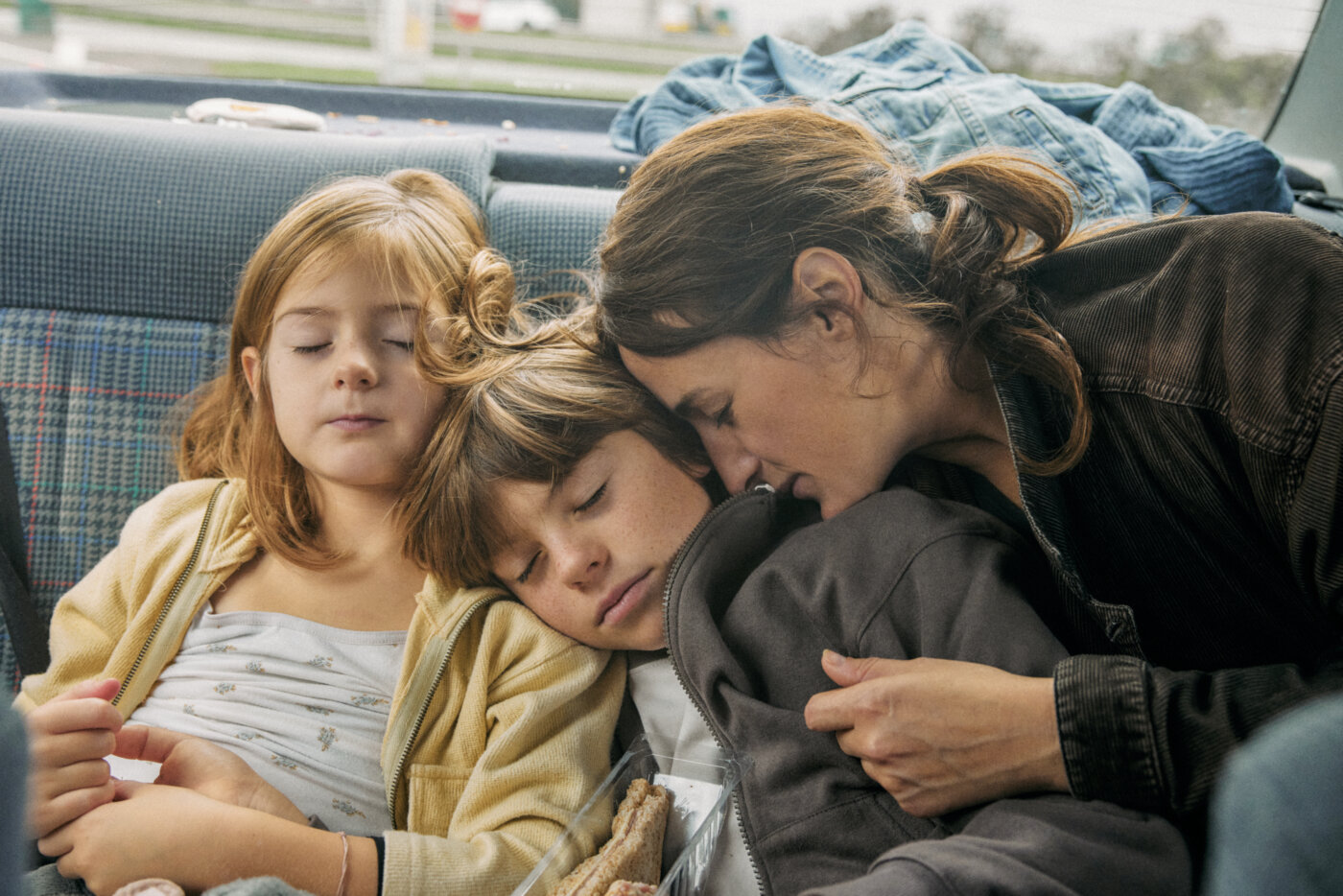 Film Les Enfants vont bien - Juliette Armanet, Manoâ Varvat, Nina Birman   - ©Chi-Fou-Mi Productions