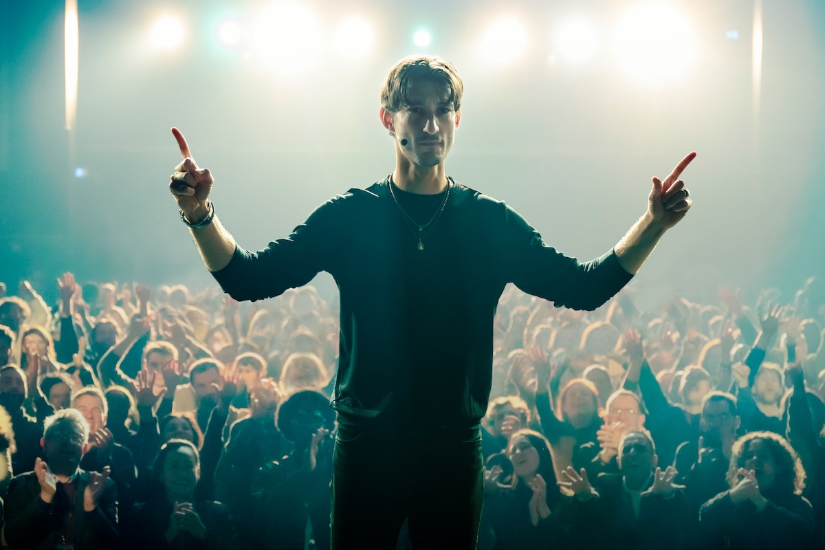 Film Gourou - Pierre Niney ©Ninety Films