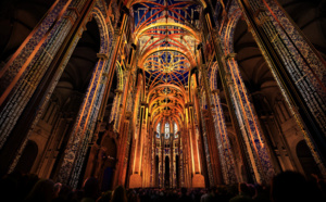 Pour ses 800 ans, une expérience de son et lumière s’invite à l’église Saint-Eustache à Paris.