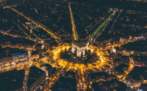 La Vie Nocturne à Paris : Explorer la Ville Lumière Après le Coucher du Soleil