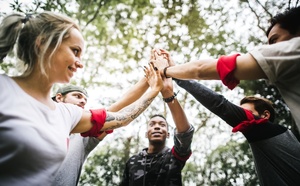 Team Building en 2025 : Les nouvelles activités qui cassent la routine et soudent les équipes