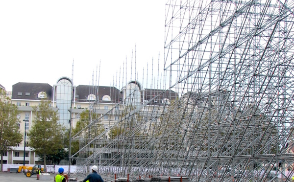 Le SOSH BIG AIR commence à prendre de la hauteur Place des Romains Annecy !