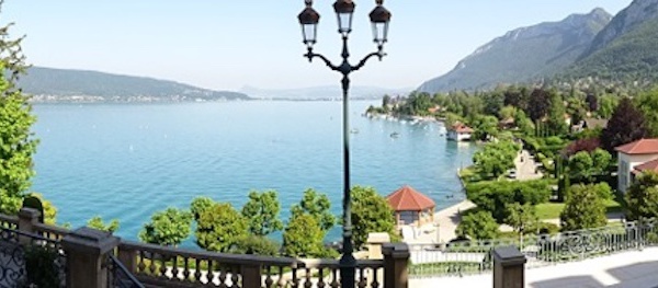 Le palace de Menthon, grain de Folie sur les rives du Lac d’Annecy