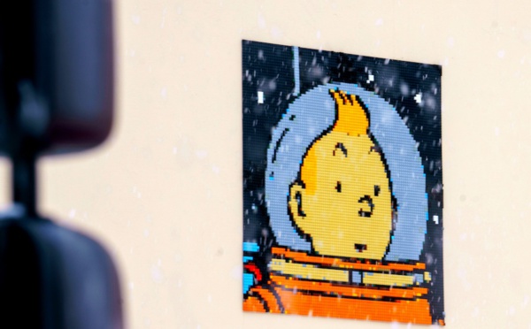 Tom Brikx, l'artiste de street art en briques LEGO, laisse sa marque à Val Thorens