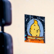 Tom Brikx, l'artiste de street art en briques LEGO, laisse sa marque à Val Thorens
